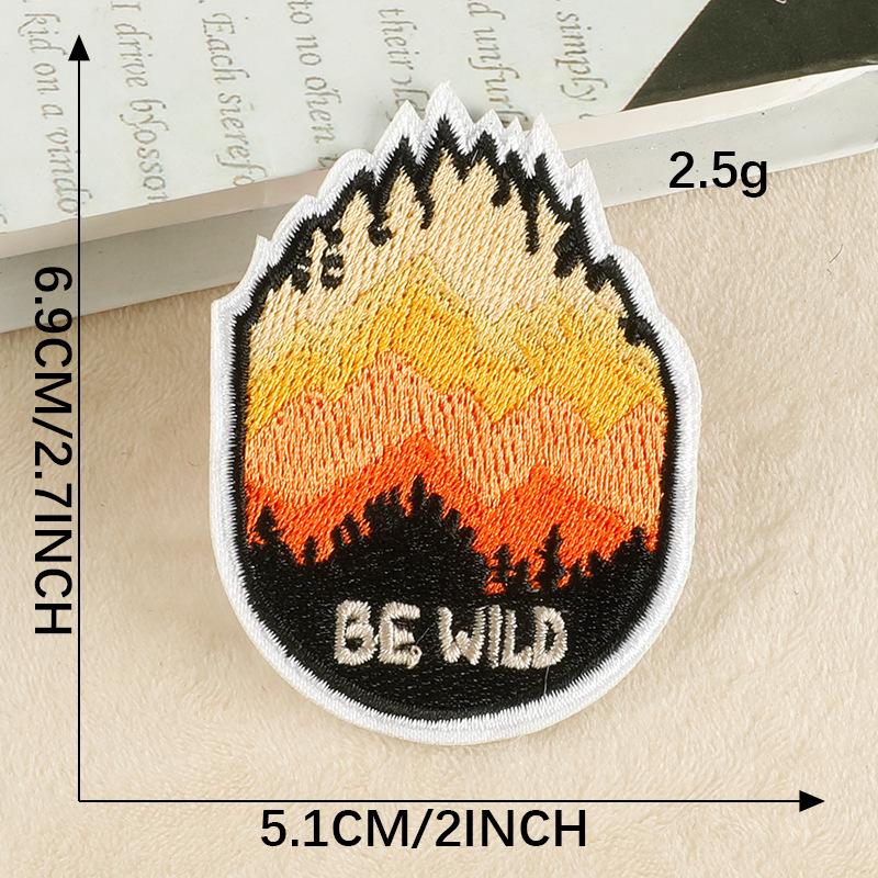 Вышитая нашивка «Горный закат» для кепок и одежды