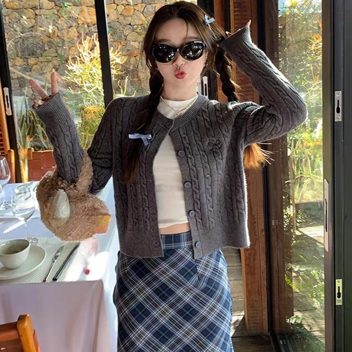 Cardigans Pulls style preppy printemps automne fin court Cardigan Femmes Col O Uni Boutonnage simple cardigan gris Pulls Femmes