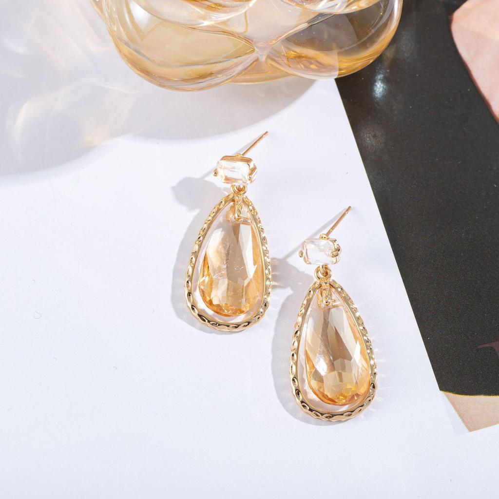 Trendy Lace Teardrop Studs: European & American Fashion Glass Earrings