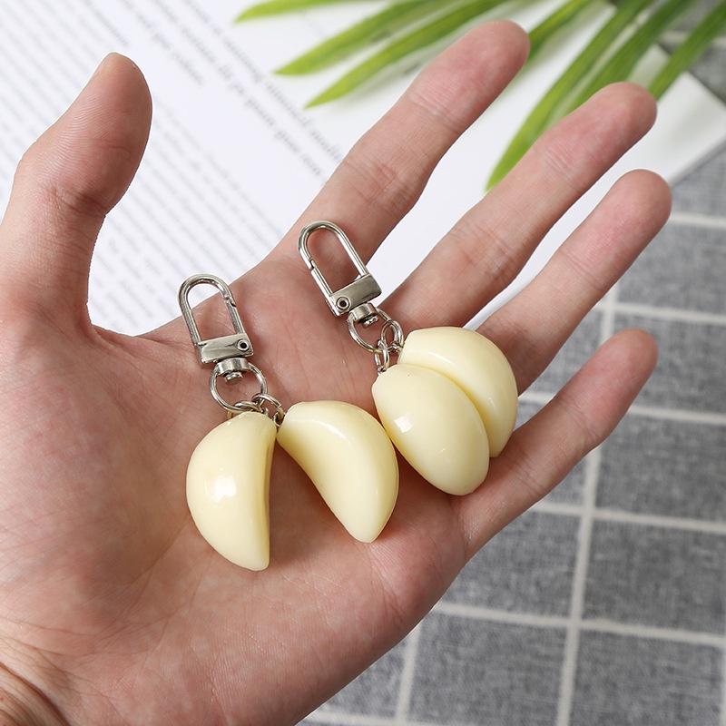 1 Garlic Clove Door Buckle Keychain Realistic Food Toy Personalized Bag Pendant Direct Supply From Manufacturer