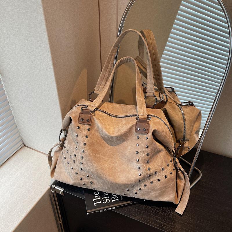 Large capacity casual soft leather rivet tote bag women's 2026 autumn casual versatile shoulder messenger bag