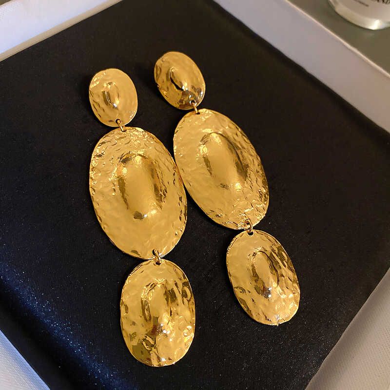 

Exaggerated Heavy Industry Metal Geometry Earrings European and American Personalized Long Fringe Earrings Temperament Bride Fancy Ornament A1023 model with golden earrings