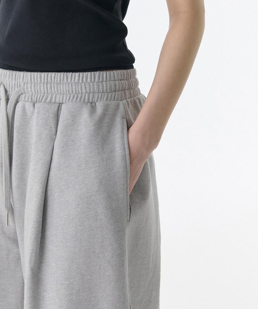 MUSINSA STANDARD WOMAN Women'S One-Tuck Bermuda Sweatpants [Medium Grey]