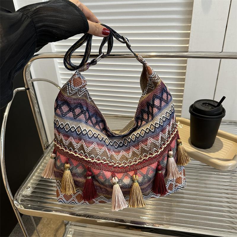 Large Capacity Hand Carry Fashion Fringed Leisure Bag 2025 Spring New Versatile Single Shoulder Armpit Tote