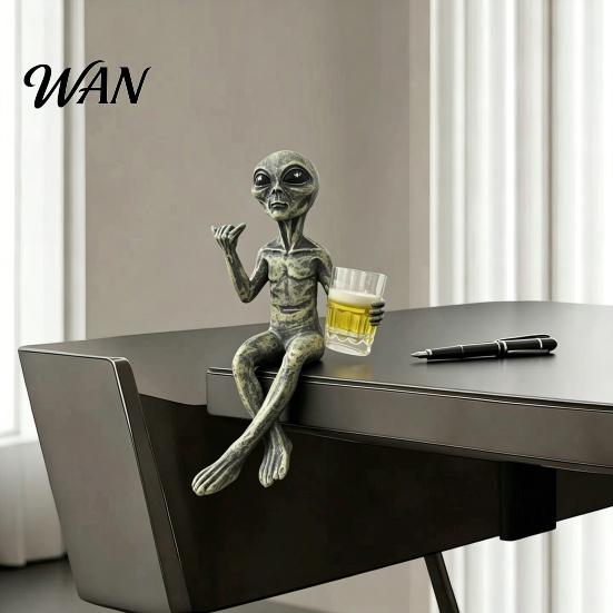 Patio Landscape Decoration Resin Alien with Beer Glass Figurine, Decorative Desktop Ornament, Creative Table Exquisite Hand Carved Statue for