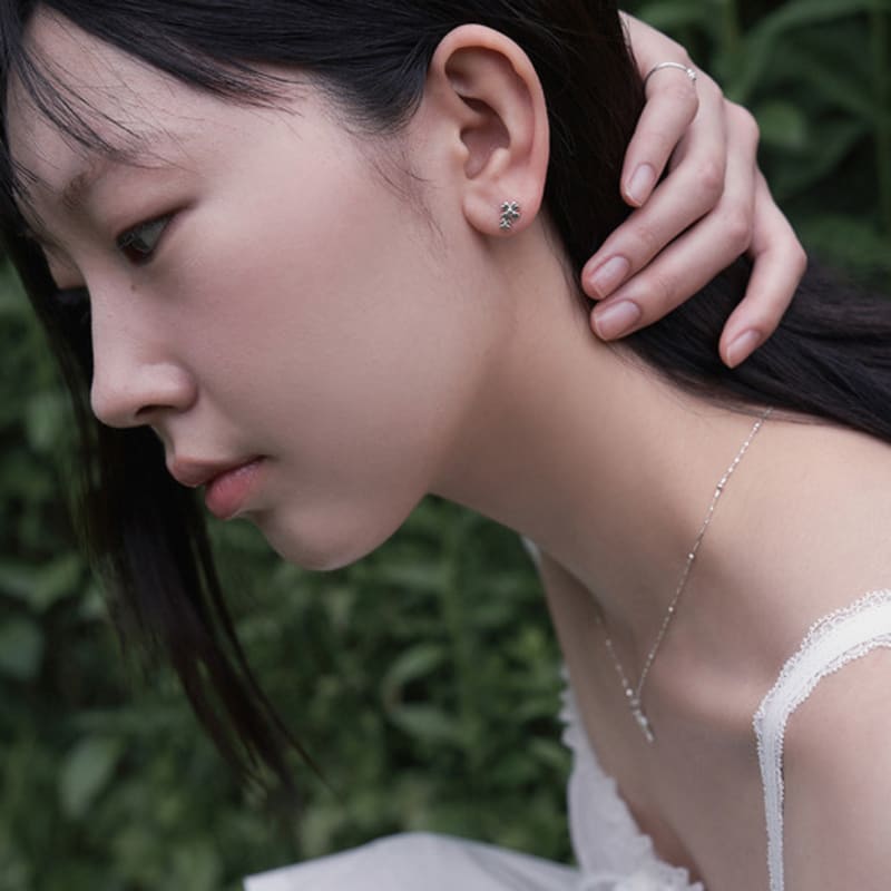 ANOTHER CELL Unity Clover Earring