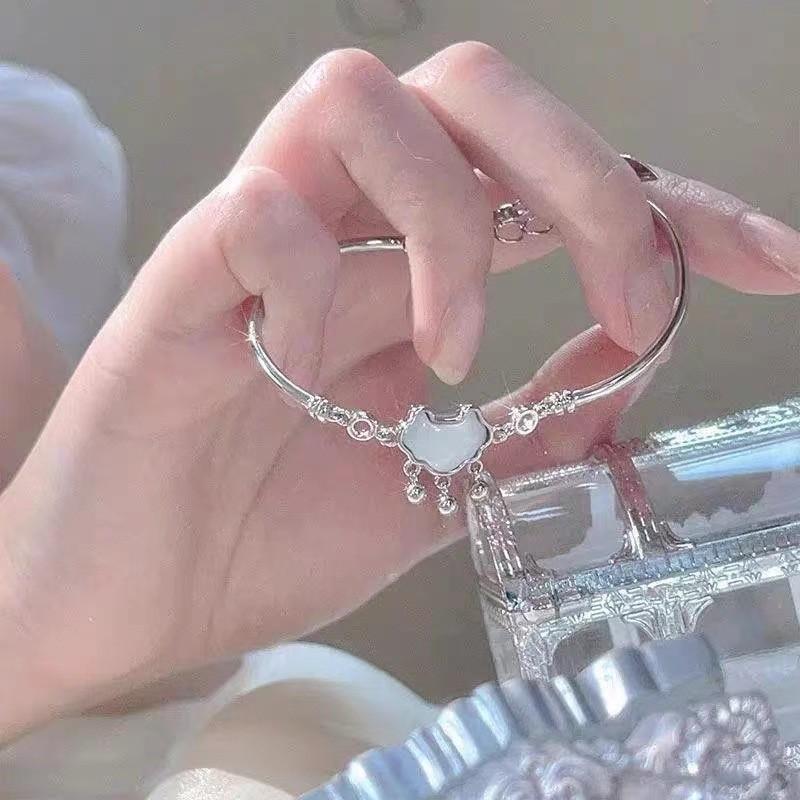 Modern Bracelet Lock For Women Geometric Design Personalized National Jewelry Style