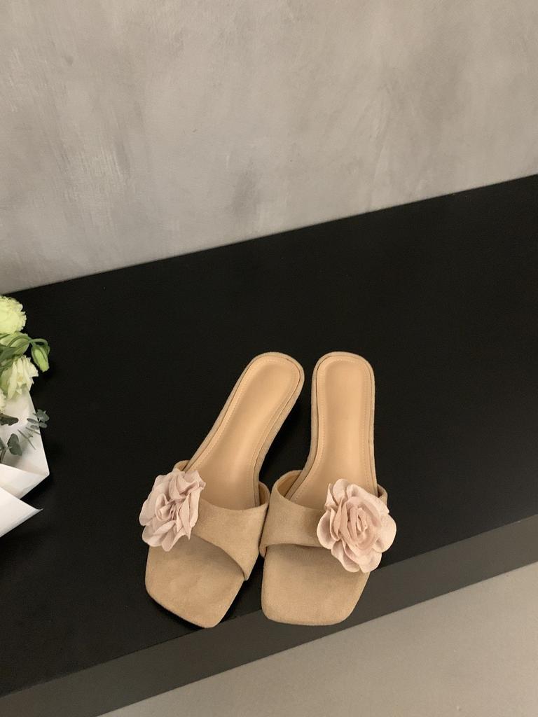 Korean Version of Slope Heel Open-toed Slippers for Women's Summer Wear 2025 New Flower Decoration French Beautiful Cool Slippers
