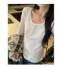 Gentle White Henley Base Layer Women's Slim-Fit Long-Sleeve T-Shirt for Autumn/Winter, New Korean Style.