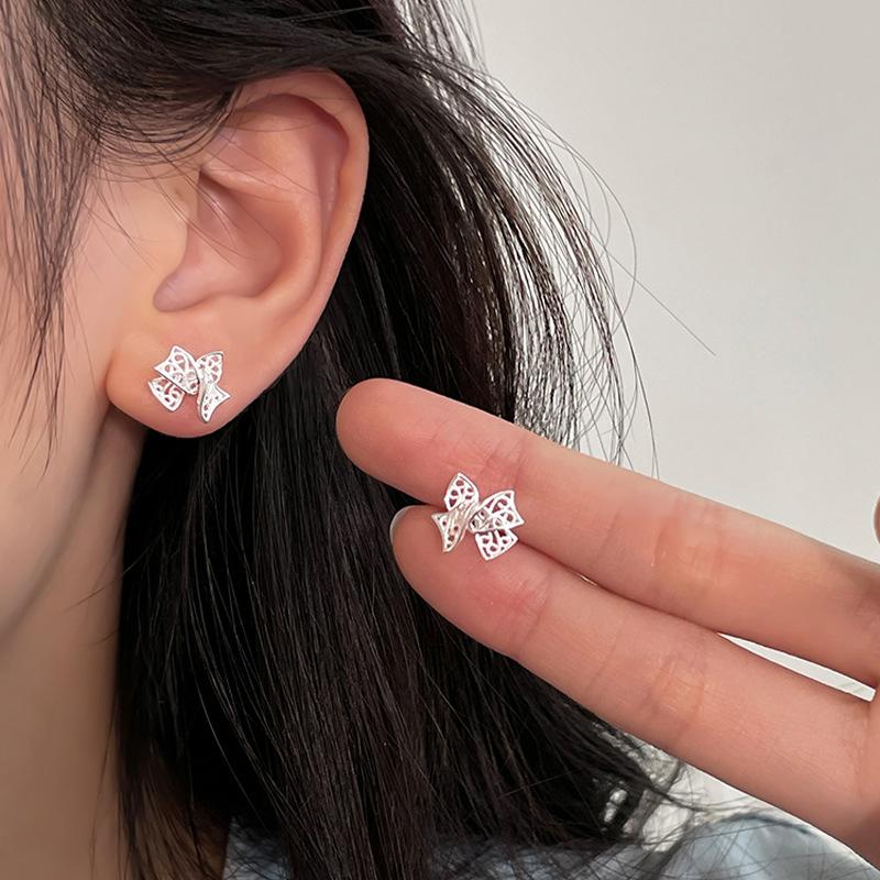 

Серьги-гвоздики с посеребренным покрытием S925, дизайн против потери Dongdaemun, милые девчачьи серьги-гвоздики с кружевным бантом и винтами