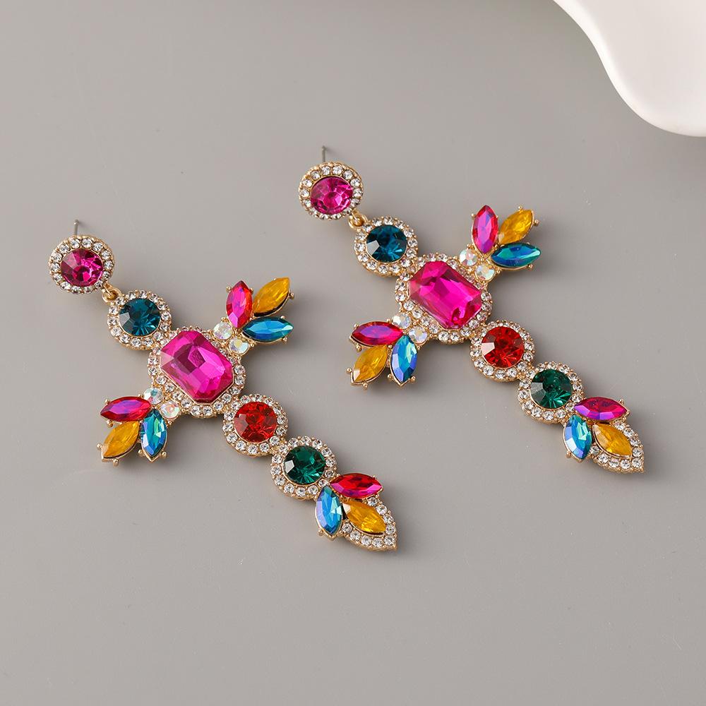 

2024 Європа Особистість Хрест Елегантні сережки Метал Діамант Мода для жінок Сережки Ювелірні вироби Обереги Подарунки на день народження Аксесуари рожевий