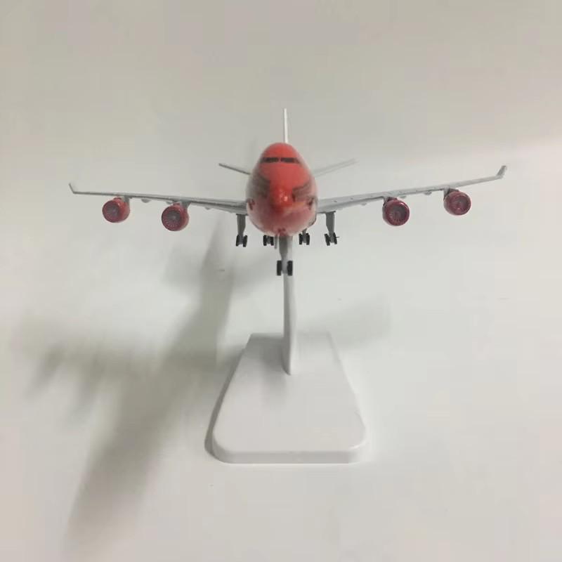 1/400 20cm Malaysia Rotes Flugzeugmodell 747 Airlines Metallflugzeug-Replik Legierungsmaterial Luftfahrtform Geschenk B747 Serie