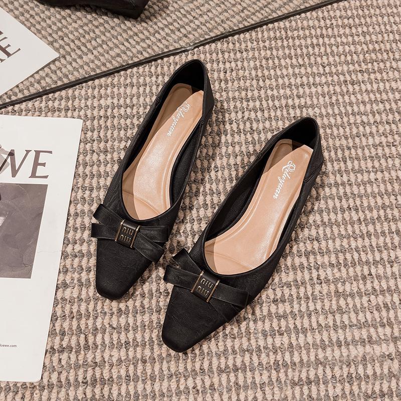 

Французские туфли-лодочки на низком каблуке 2024 новая весенне-осенняя женская обувь с бантом из мягкой кожи с квадратным носком, не утомляющие ноги, на высоком каблуке 40 чёрный