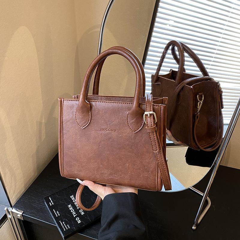 Small bag women's autumn and winter new retro shoulder messenger bag popular portable small square bag