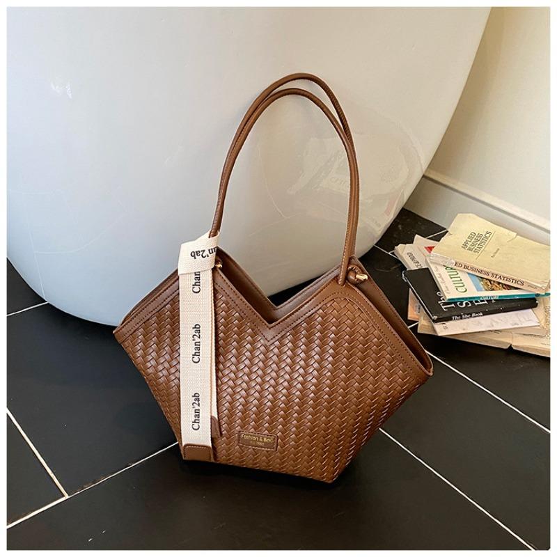 Retro Woven Bag Women's Large-capacity New Autumn and Winter Casual Shoulder Underarm Bag Commuter Tote Bag