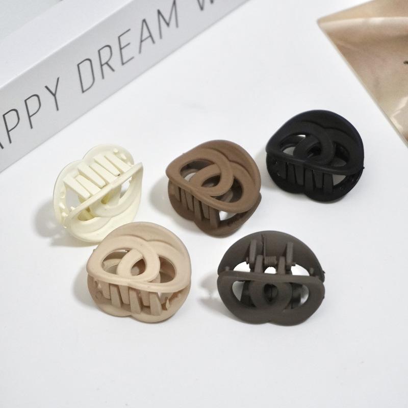 6PCS Fashionable Letter New Hair Clip, Medium Hollow Circular Temperament, Hair Grab, Frosted Milk Coffee Color Hair Accessory