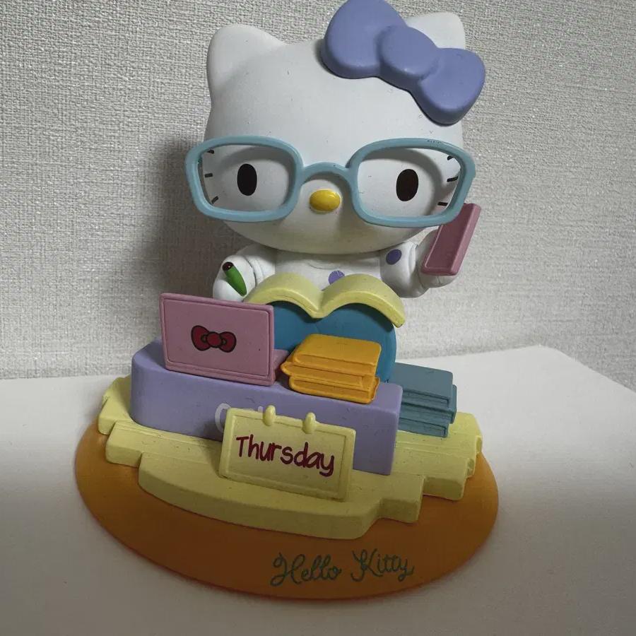 

Hello Kitty Lovely Неделя Фигурка