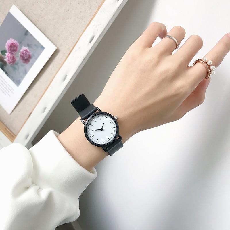 Minimalistischer Stil Jugend Uhr Männlich und Weiblich Schüler Lässig Mori Mittelschüler Schwarz und Weiß Paar Uhr