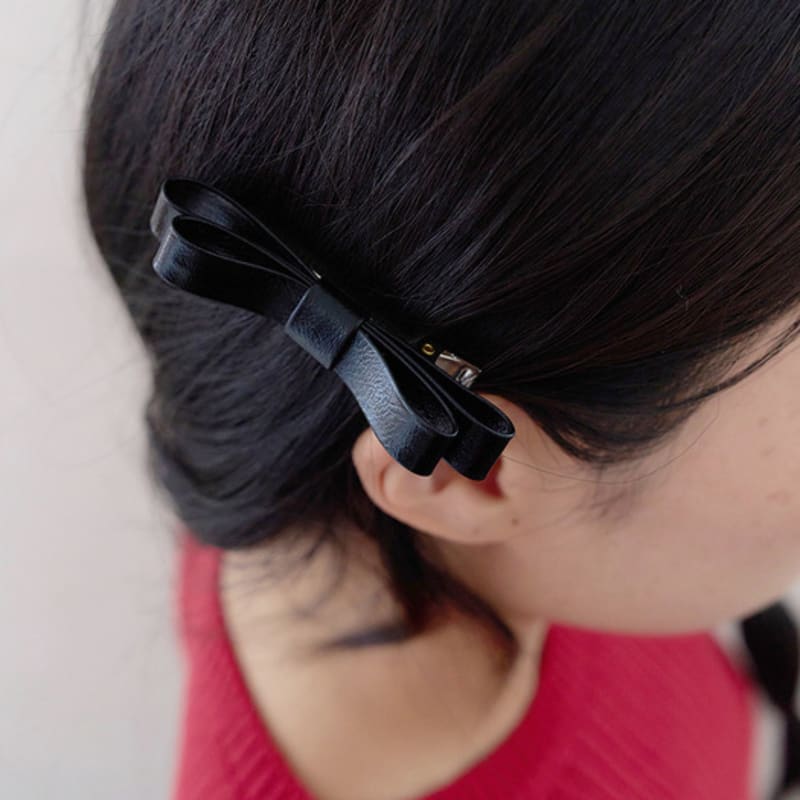 geegee glossy leather hair pin - black