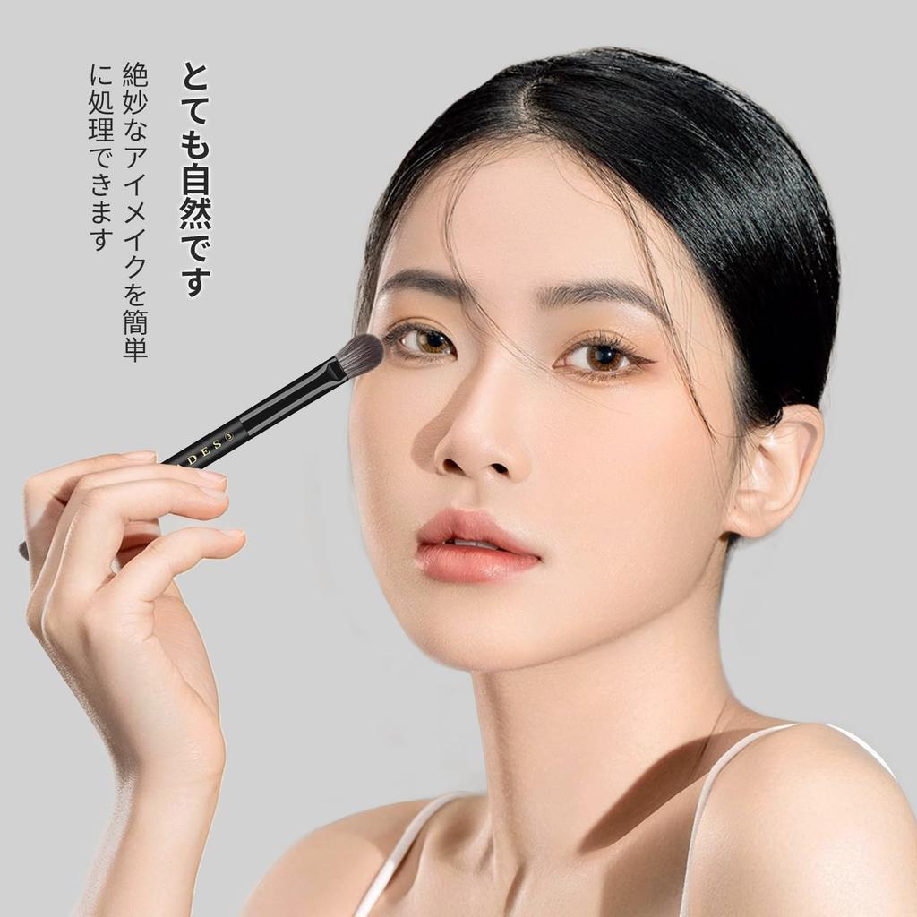 MSQ makeup brush set with reversible Comes in a convenient travel Includes foundation contouring and eyeshadow 6-piece brushes. box. brush, brush,