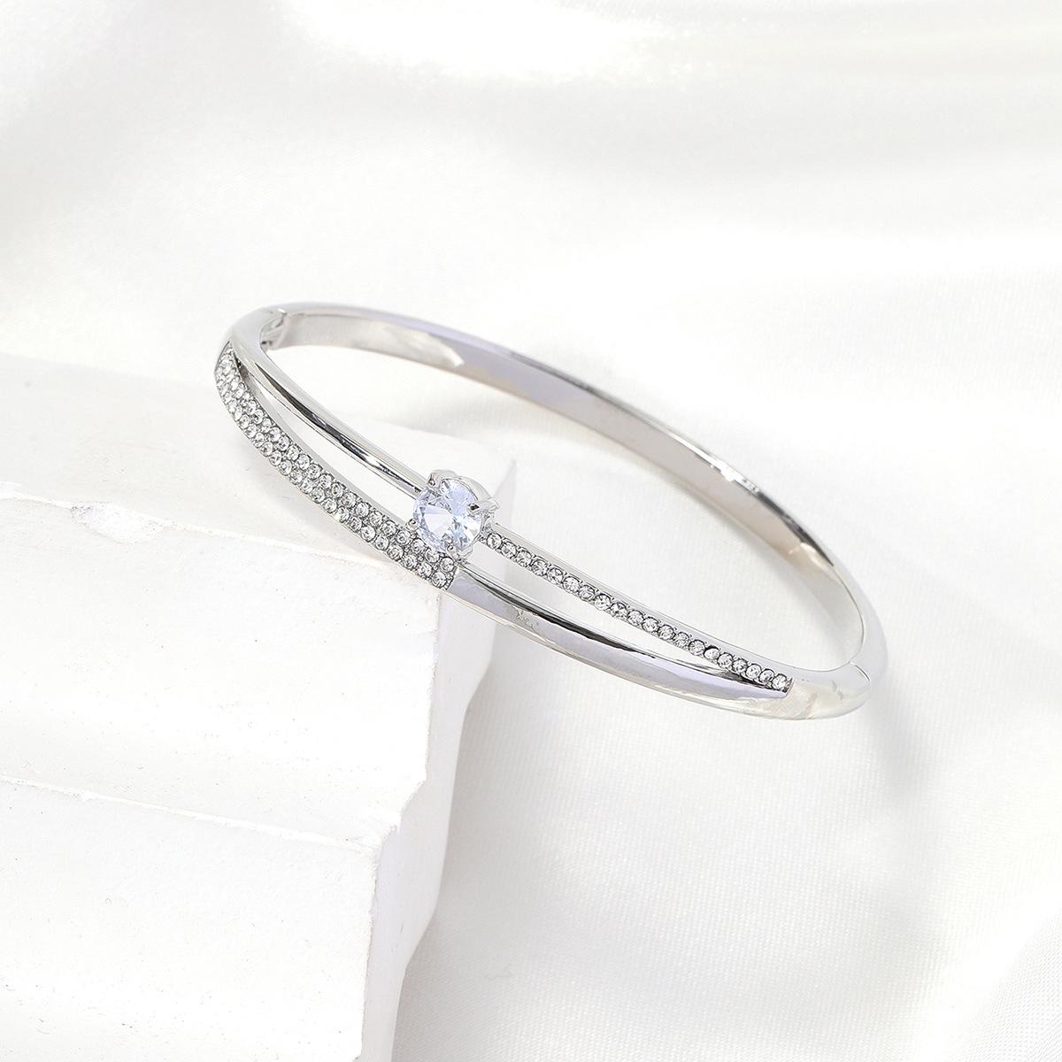 

Women s Luxury Inlaid Diamond Bangle: Minimalist Japanese-Korean Style