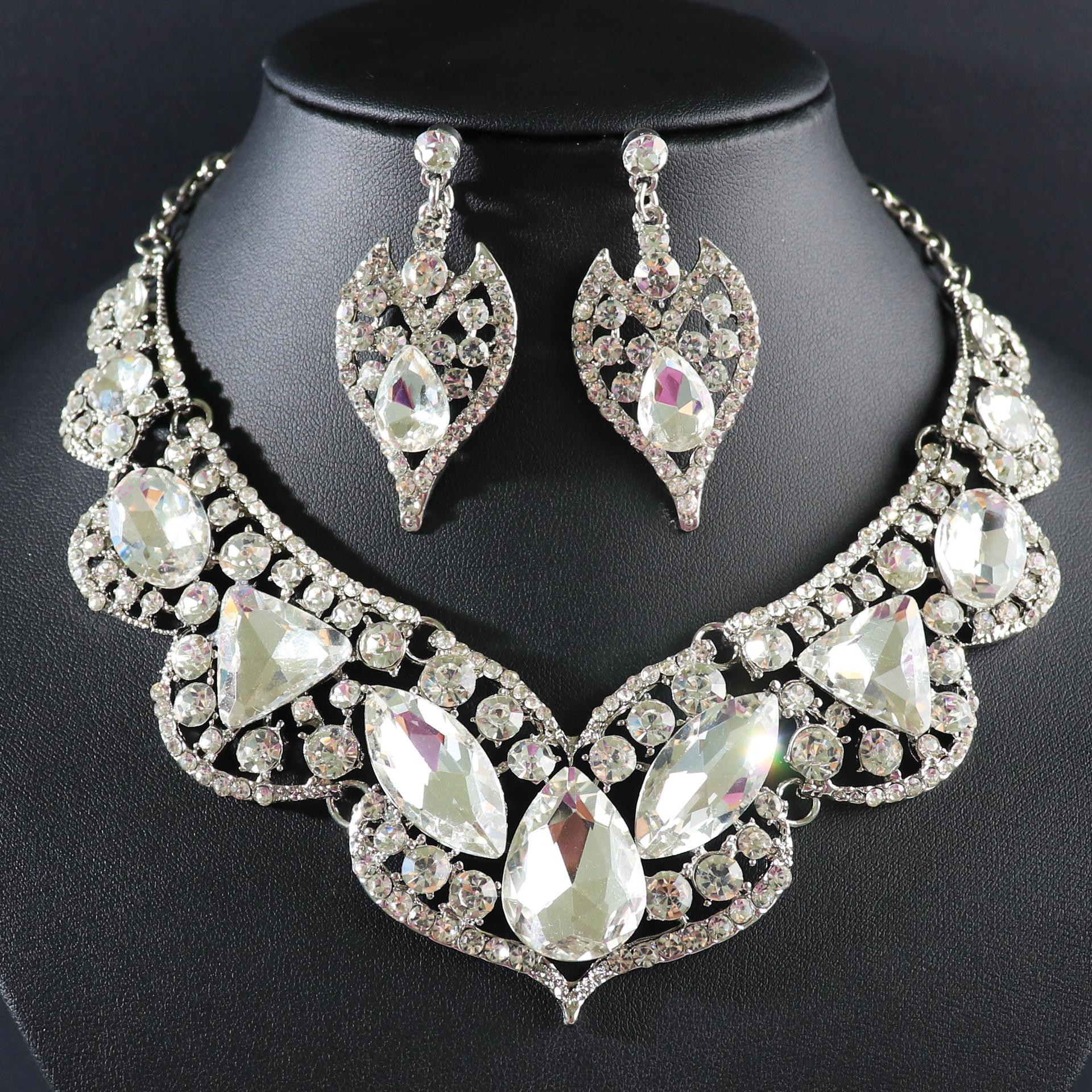 

Комплект из ожерелья и серег, комплект из 2 предметов из сплава Court Temperament с кристаллами в стиле ретро