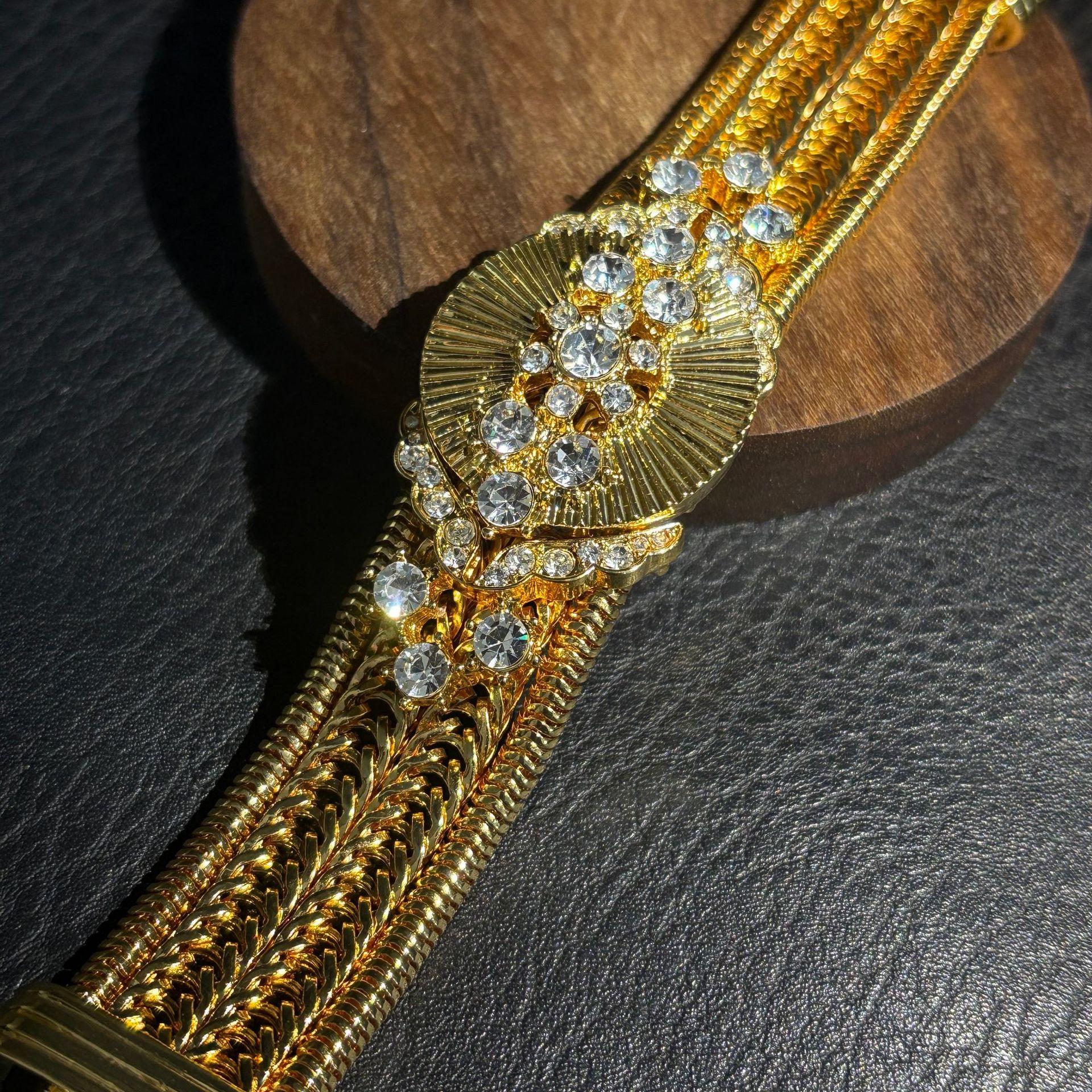 

Heavy Industry Medieval Bracelet, Watch Shape Hiphop Fashion Diamond-Encrusted Bracelet Jewelry