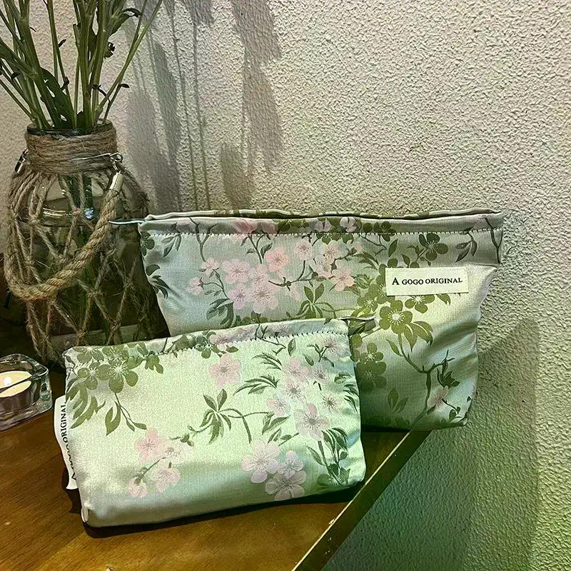 Chinese-Style Satin Makeup Bag, Skin Care Product Storage Bag, Id Bag, Toiletries Bag, Hand-Held Makeup Bag
