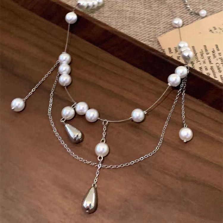 Gentle wind, high sense, water drop, fringed pearl item, metal double-layer necklace, light luxury temperament, fashion collarbone chain, neck chain.