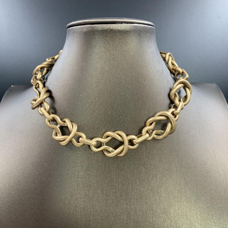 

Vintage Gold-Plated Exaggerated Necklace Retro Light Luxury Clasp Chain Collar Fashion Jewelry Accessories Gift one size