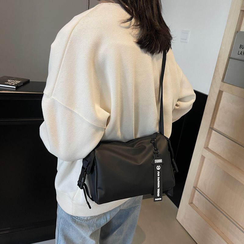 Customized Men's Large-capacity Japanese Shoulder Bag, Light Sports Messenger Bag, Leisure Travel Women's Fitness Women's Messenger Bag