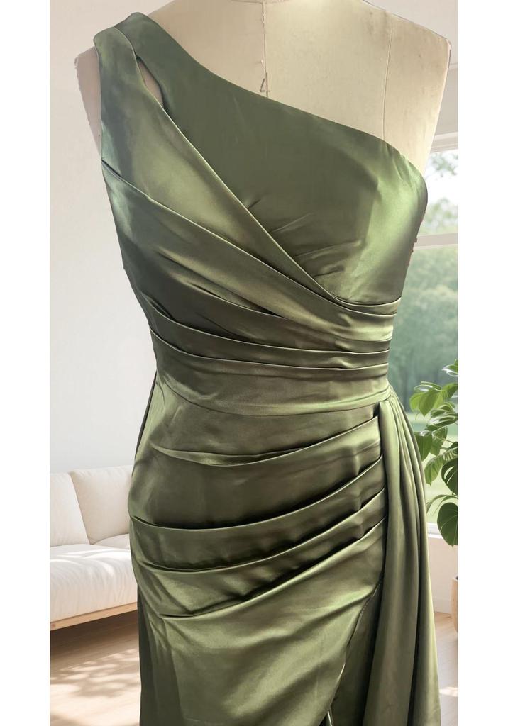 2026 Elegant Cross-Shoulder European & American Light Luxury Slim-Fit Banquet Gown