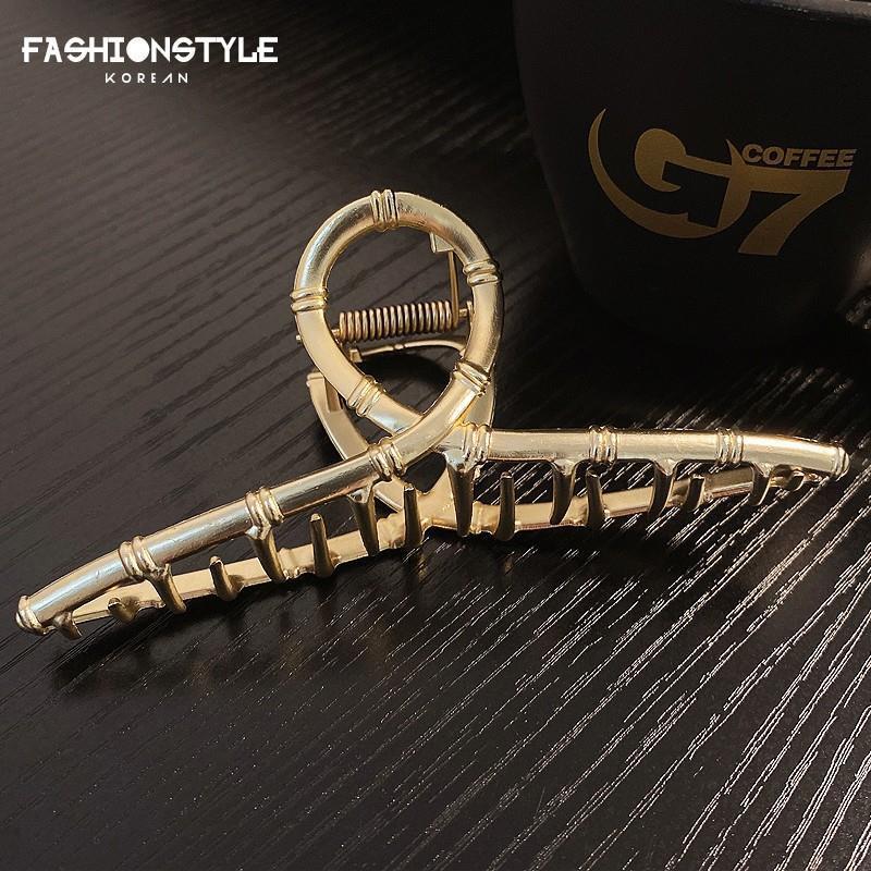 Woman Triangle Design Hair Claws Ladies Fashion Washing Face Hair Clips Hairpins Girls Metal Hair Accessories