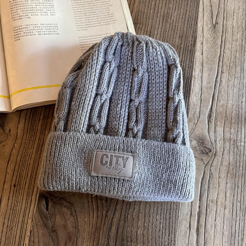 Knitted Beanie Hat For Women And Men With Fleece Lining For Winter Outdoor Warmth