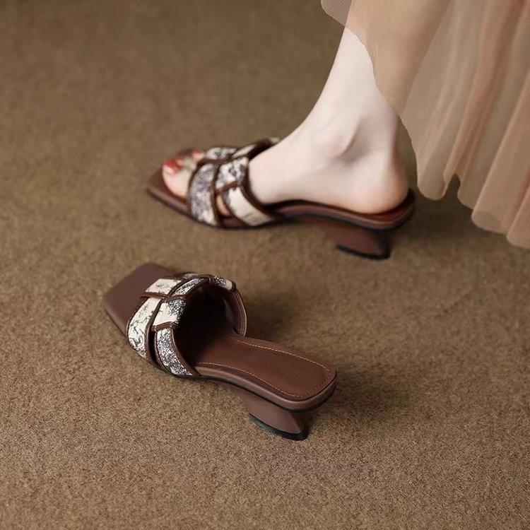 French slippers women's summer outer wear sandals high heels 2025 small fragrant style square head one-word drag open-toed retro sandals tide