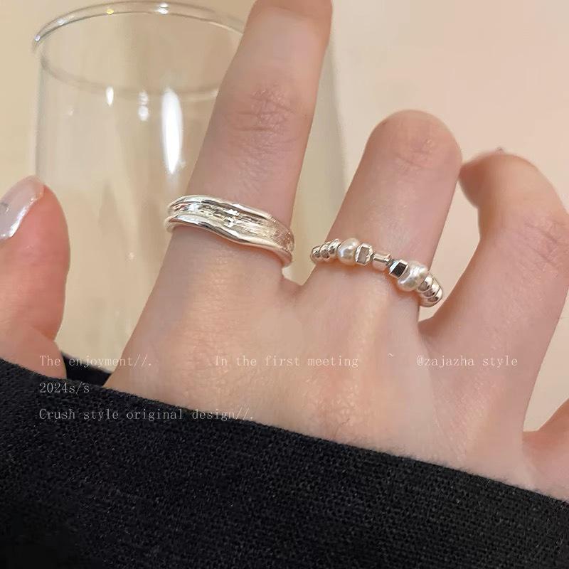 Pearl Smashed Silver Irregular Women's Ring - Niche, Light Luxury, High-End Design, Index Finger, Cold Style, Chubby Hand.