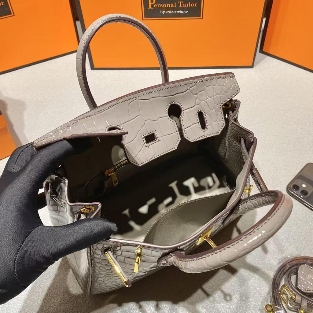 Crocodile Pattern Platinum Handbag - New European American Fashion Large Commute Bag for Women