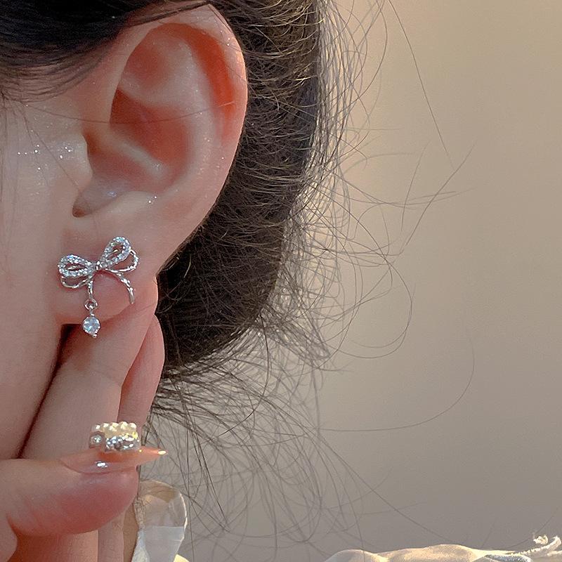 S925 Silver Needle Pearl Flower Stud Earrings - High-End Retro Jewelry for Autumn/Winter