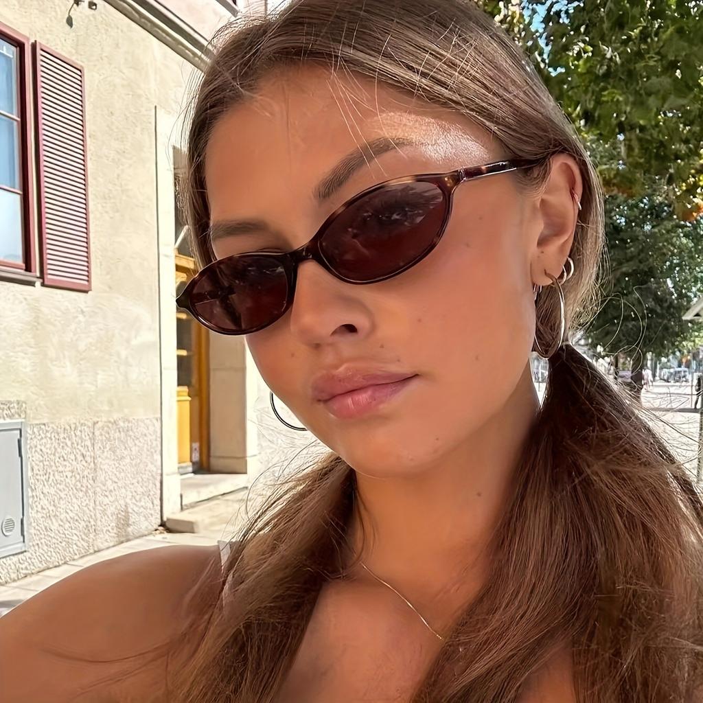 1pcs Women's Oval Plastic Frame Classic Fashion Glasses Versatile for Daily Wear & Special Occasions