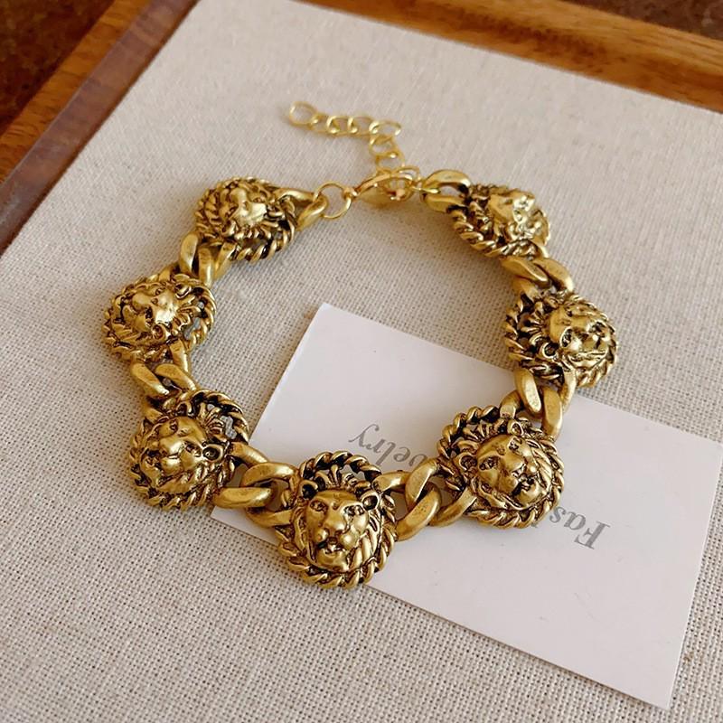French Oval Lace Pearl Necklace - Retro Court Style Fashion Clavicle Chain