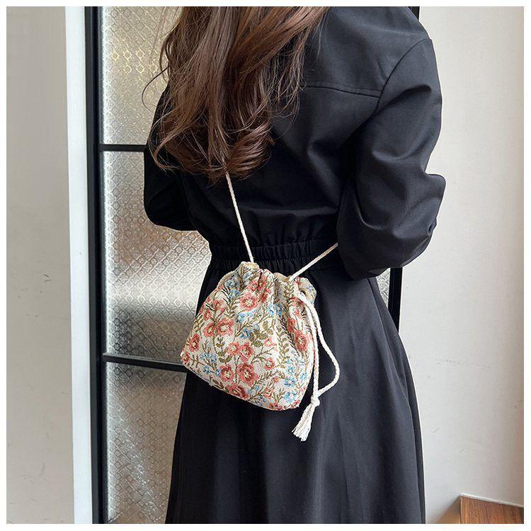 Umhängetasche Kordelzug Canvas Damentasche Blumenstickerei Ethno-Stil Kleine Tasche Crossbody Bucket Bag