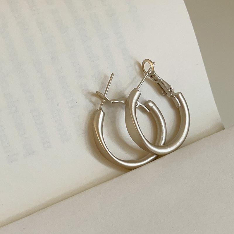 

Simple And Cold Wind Matte Metal Earrings, Female Personality Unique Fashion Commuting Temperament Versatile Earrings