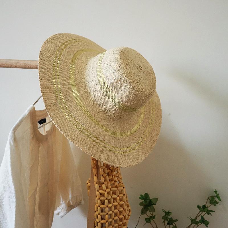 French Vacation Elegant Gold Stripe Big Brim Sun Protection Shade Straw Hat Women'S Summer Travel Beige Woven Top Hat