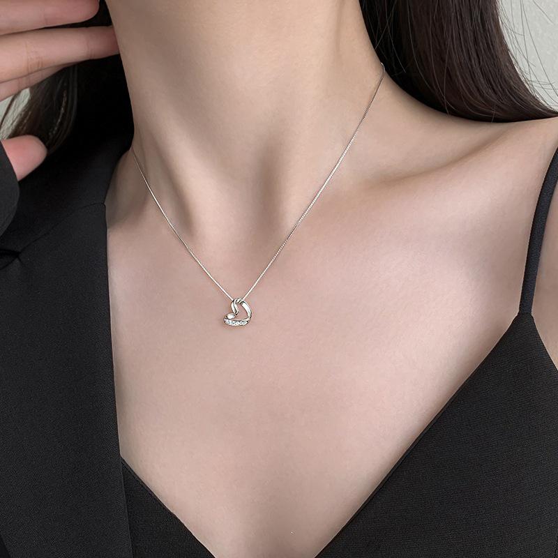 2022 Niche Design 925 Sterling Silver Heart Necklace - Women's Light Luxury Clavicle Chain