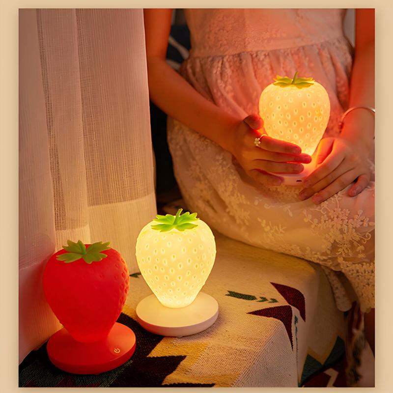 Lumină de noapte drăguță cu căpșuni, lumină de somn reîncărcabilă pentru copii, hrănire pentru bebeluși, lampă de masă mică, cu memorie strânsă, ochi din silicon