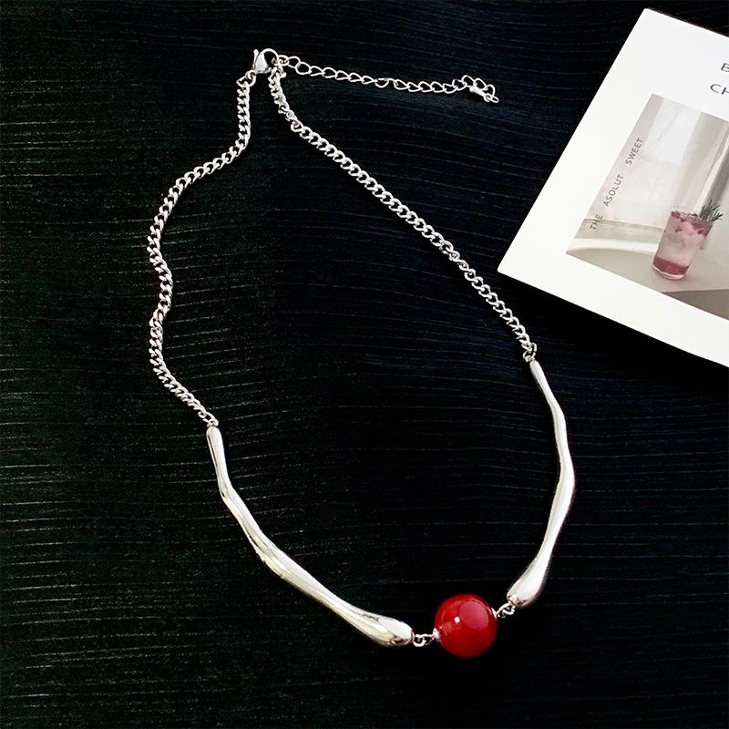Clear and Cool Red Bean Necklace, Light Luxury and High-end, Collarbone Chain, Personalized and Niche Design, Short Necklace