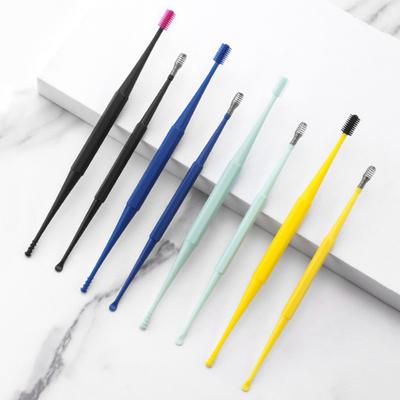 Conjunto de removedor de cera de ouvido de silicone, palhetas de ouvido de aço inoxidável, cabeça dupla, escova espiral, limpador de ouvido portátil com cabo longo, estojo de couro sintético