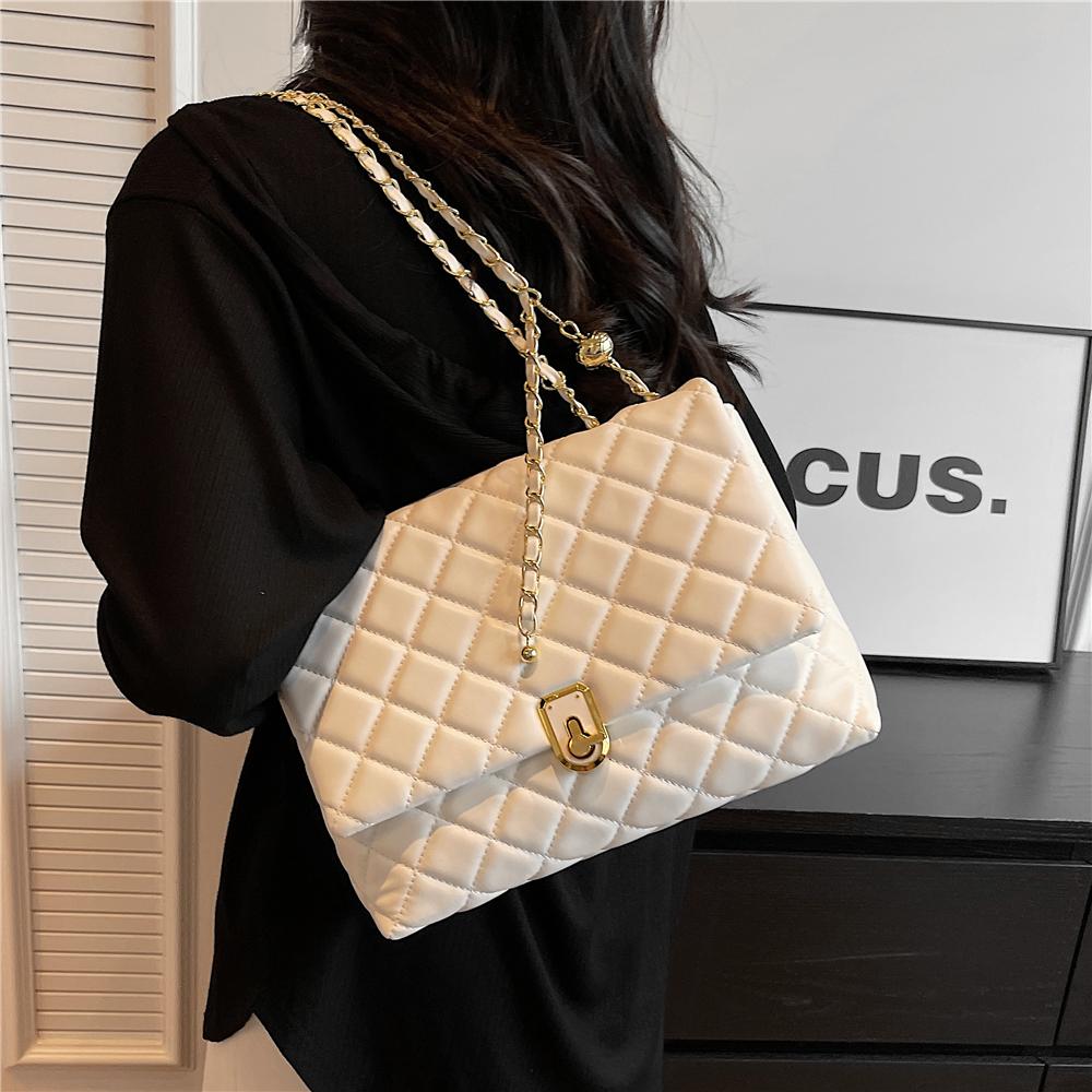 Quilted Large Chain Shoulder Bags For Women Trend Designer Crossbody Bags PU Leather Ladies Handbags Black White