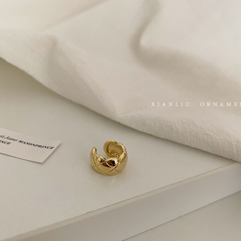 

Нишевый стиль Металлическая клетка Новинка Доступная роскошь Стильный кафф для уха A golden one