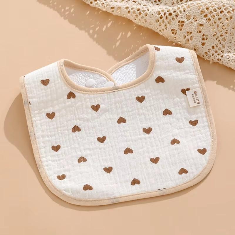 7 Stück Baumwoll-Baby-Lätzchen Wasserdichte Spucktücher Neugeborenen-Speichelhandtuch Cartoon-Druck Baby-Accessoires Baby-Fütterungslätzchen Artikel